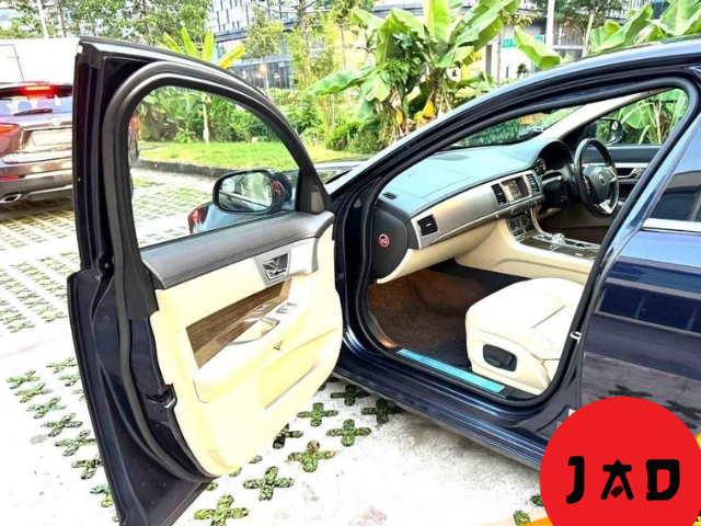 
								JAGUAR XF 2015 BLUE 2.0L full									