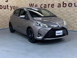 TOYOTA VITZ HYBRID U
