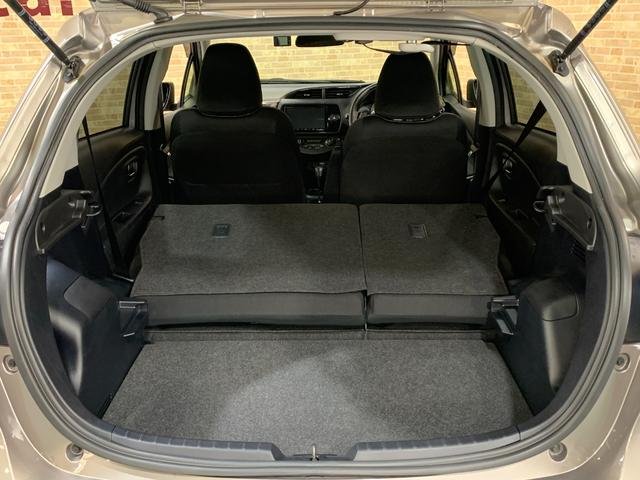 
								TOYOTA VITZ HYBRID U full									