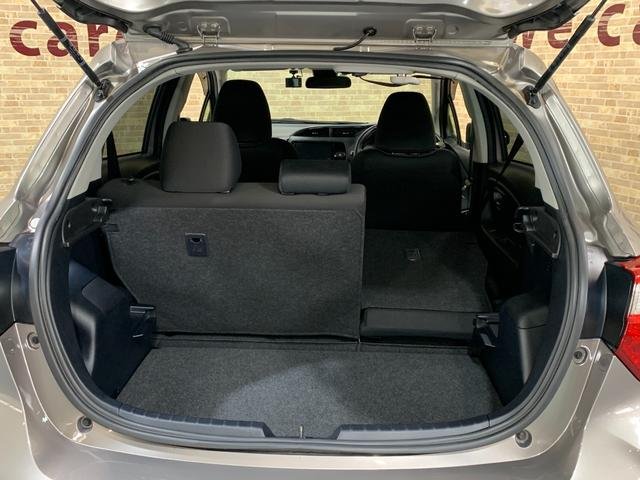 
								TOYOTA VITZ HYBRID U full									