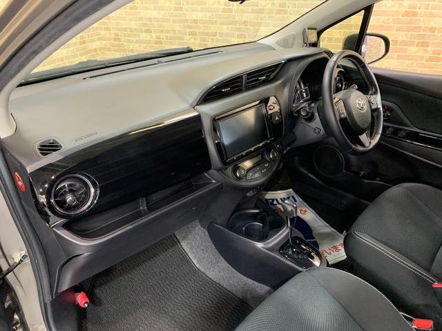 
								TOYOTA VITZ HYBRID U full									
