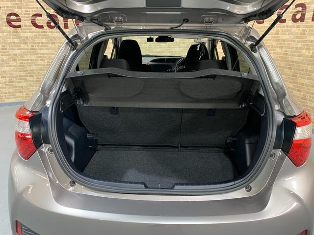 
								TOYOTA VITZ HYBRID U full									