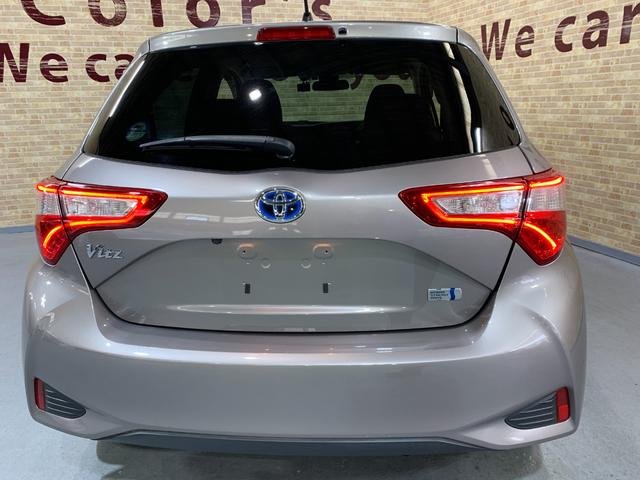 
								TOYOTA VITZ HYBRID U full									