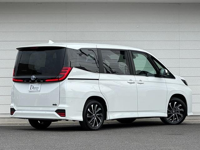 
								TOYOTA NOAH HYBRID full									