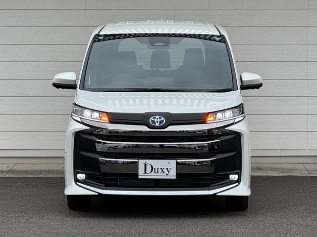 
								TOYOTA NOAH HYBRID full									