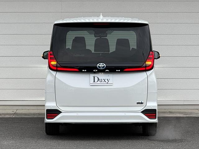 
								TOYOTA NOAH HYBRID full									