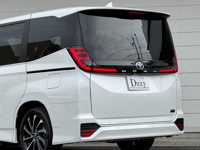 
								TOYOTA NOAH HYBRID full									