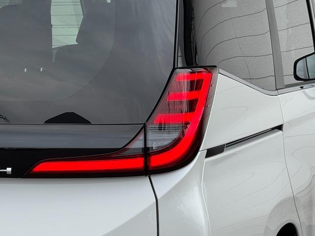 
								TOYOTA NOAH HYBRID full									