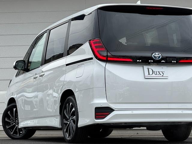 
								TOYOTA NOAH HYBRID full									