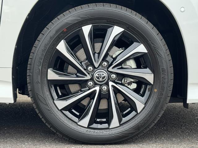 
								TOYOTA NOAH HYBRID full									
