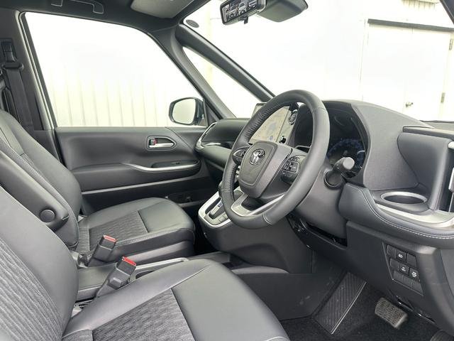
								TOYOTA NOAH HYBRID full									