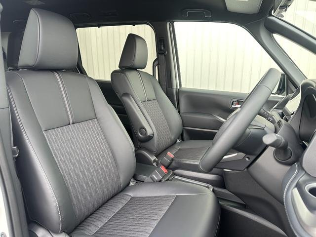 
								TOYOTA NOAH HYBRID full									