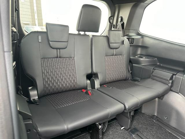 
								TOYOTA NOAH HYBRID full									