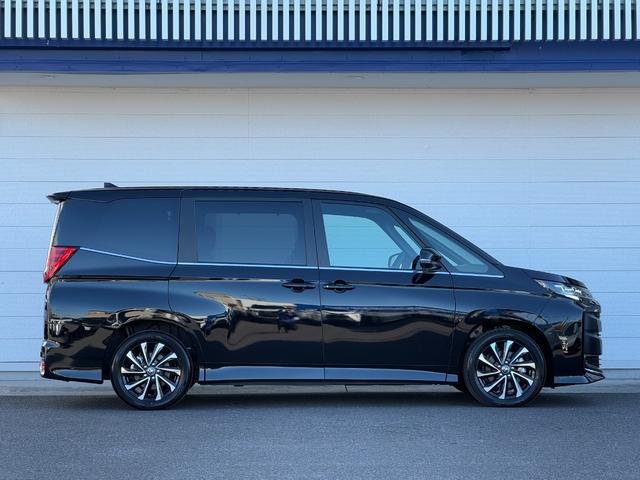 
								TOYOTA NOAH HYBRID full									