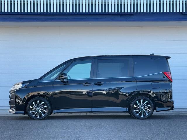 
								TOYOTA NOAH HYBRID full									
