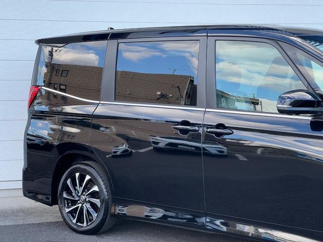 
								TOYOTA NOAH HYBRID full									
