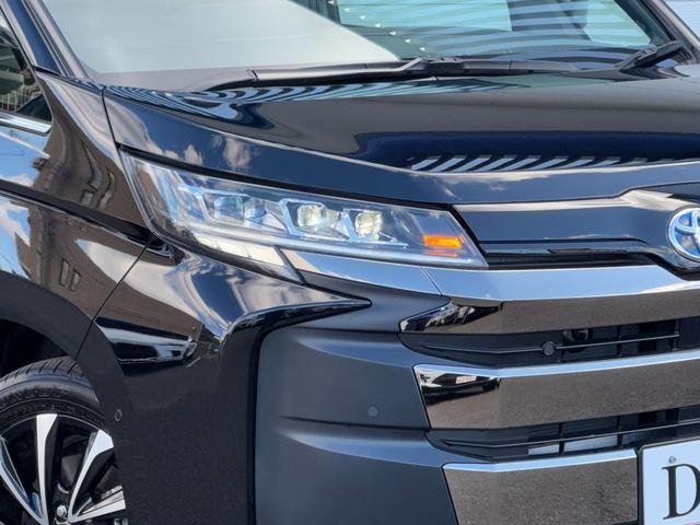 
								TOYOTA NOAH HYBRID full									