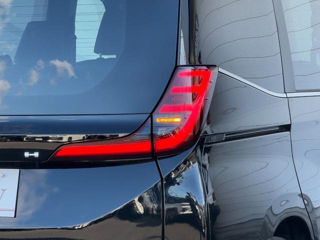 
								TOYOTA NOAH HYBRID full									