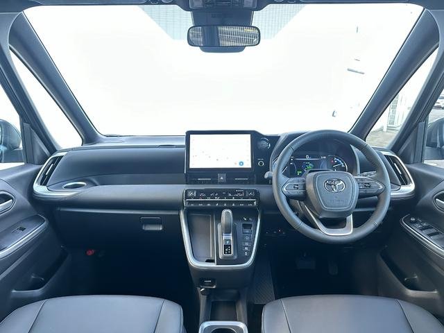 
								TOYOTA NOAH HYBRID full									
