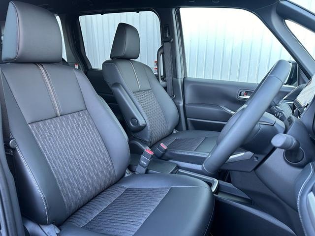 
								TOYOTA NOAH HYBRID full									