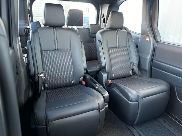 
								TOYOTA NOAH HYBRID full									