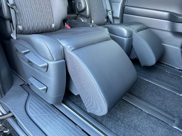 
								TOYOTA NOAH HYBRID full									