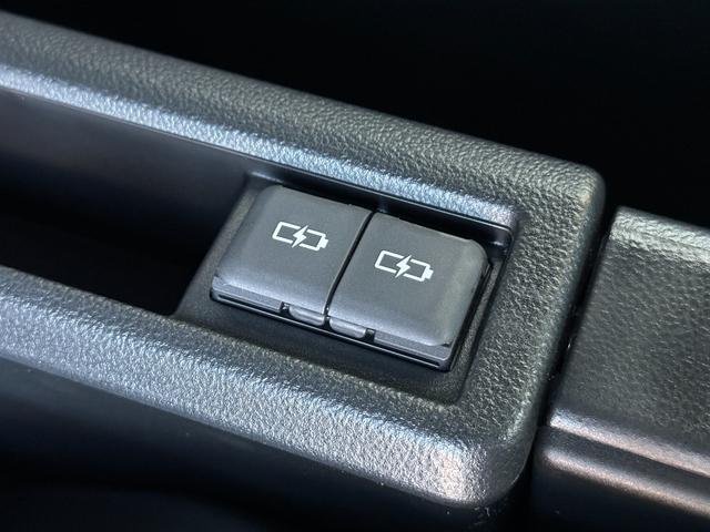 
								TOYOTA NOAH HYBRID full									