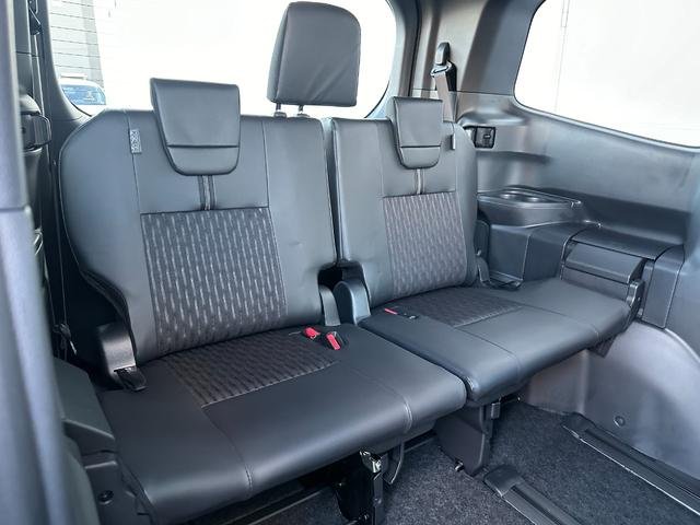 
								TOYOTA NOAH HYBRID full									