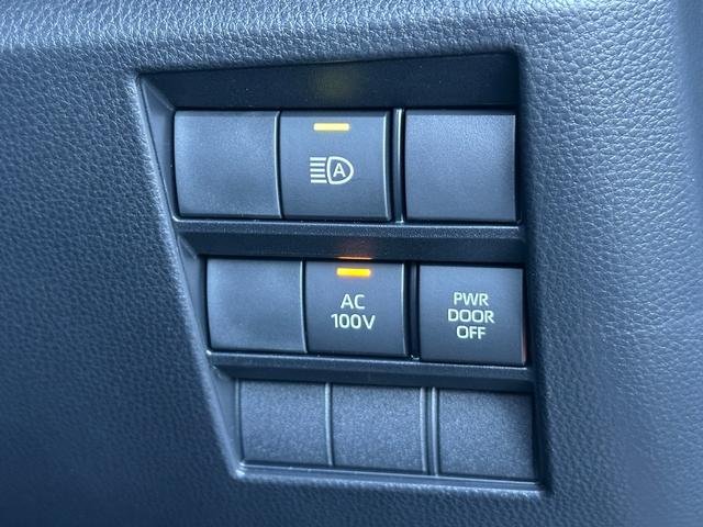 
								TOYOTA NOAH HYBRID full									