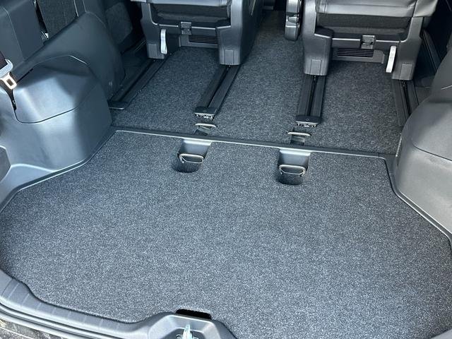 
								TOYOTA NOAH HYBRID full									