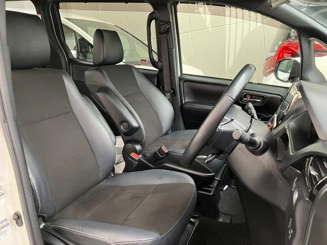 
								TOYOTA NOAH full									
