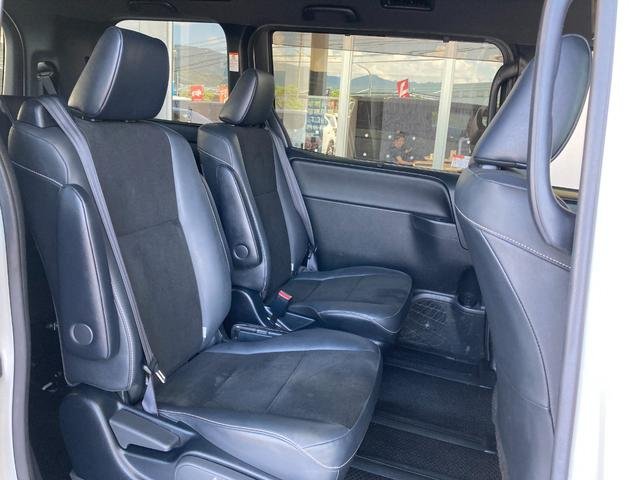 
								TOYOTA NOAH full									