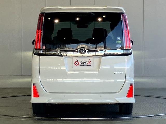
								TOYOTA NOAH full									