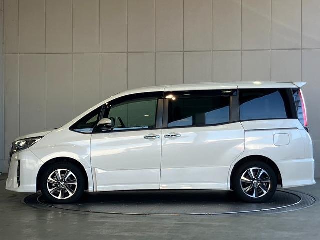 
								TOYOTA NOAH full									