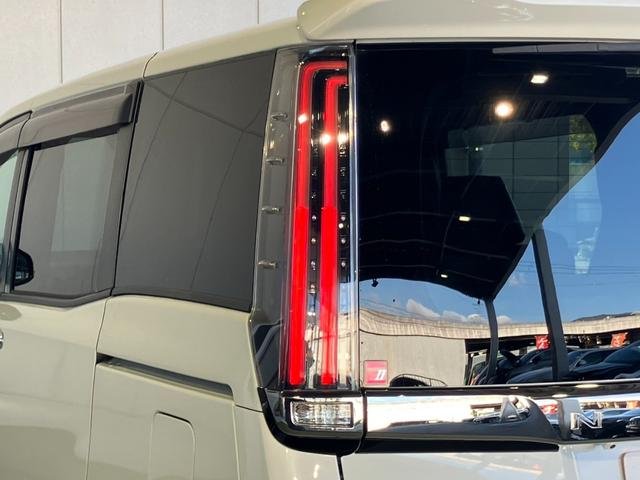 
								TOYOTA NOAH full									