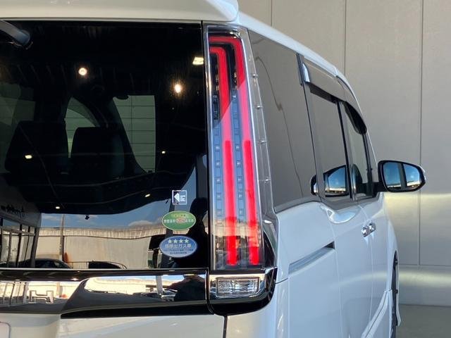 
								TOYOTA NOAH full									