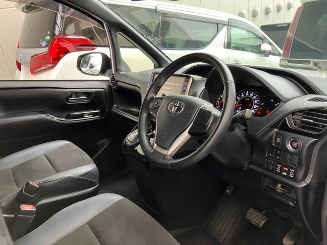 
								TOYOTA NOAH full									