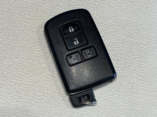 
								TOYOTA NOAH full									