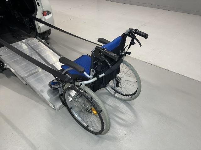 
								TOYOTA RACTIS full									