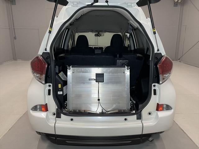 
								TOYOTA RACTIS full									
