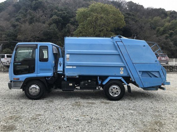
								ISUZU FORWARD full									