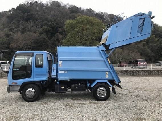 
								ISUZU FORWARD full									