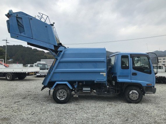 
								ISUZU FORWARD full									
