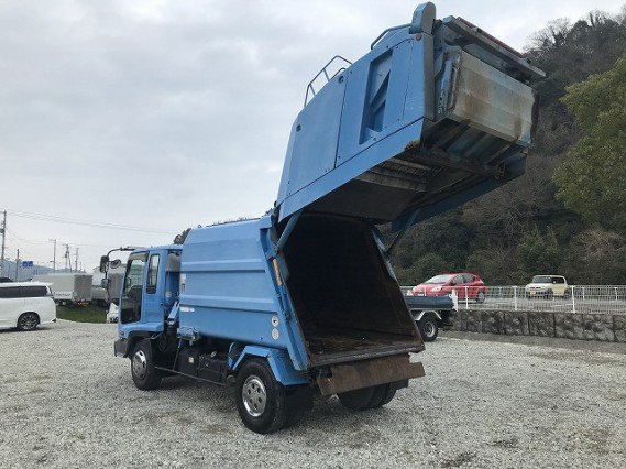 
								ISUZU FORWARD full									