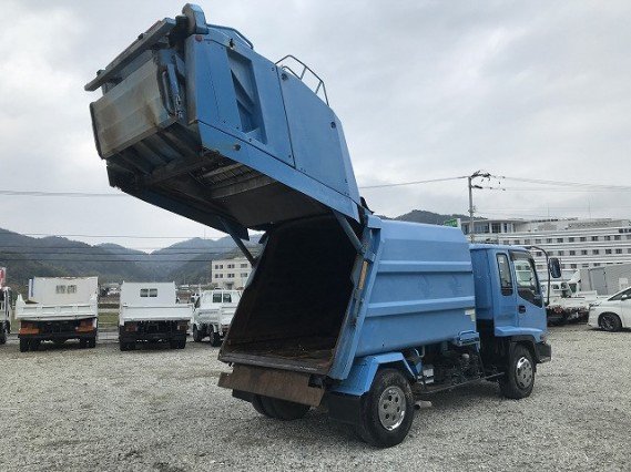 
								ISUZU FORWARD full									