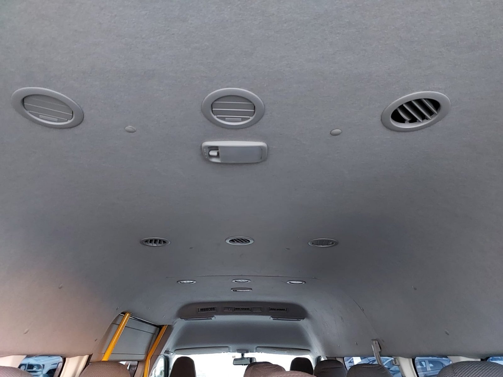 
								TOYOTA VAN full									