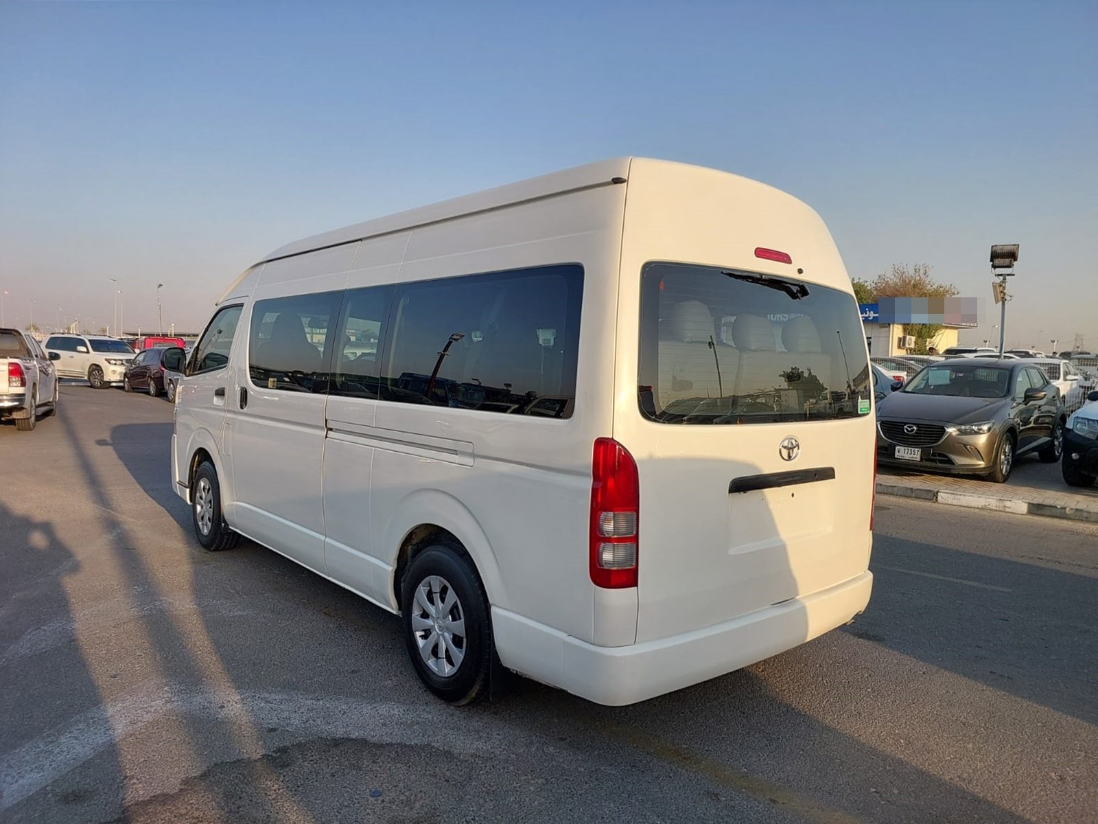 
								TOYOTA VAN full									