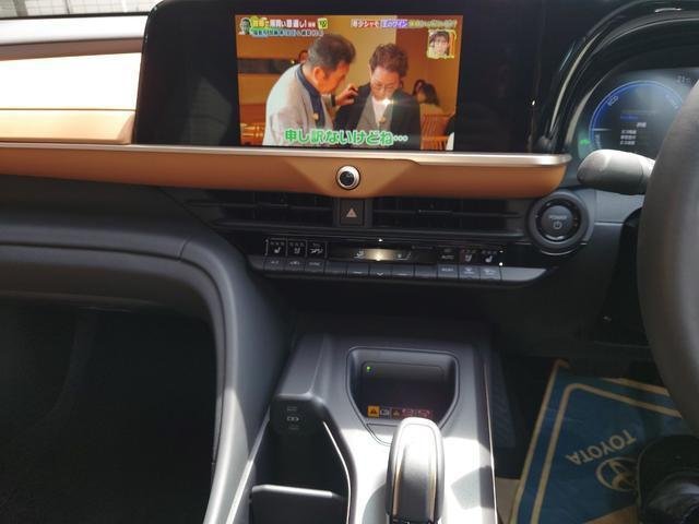 
								TOYOTA CROWN CROSSOVER full									