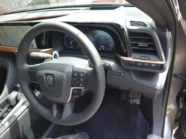
								TOYOTA CROWN CROSSOVER full									