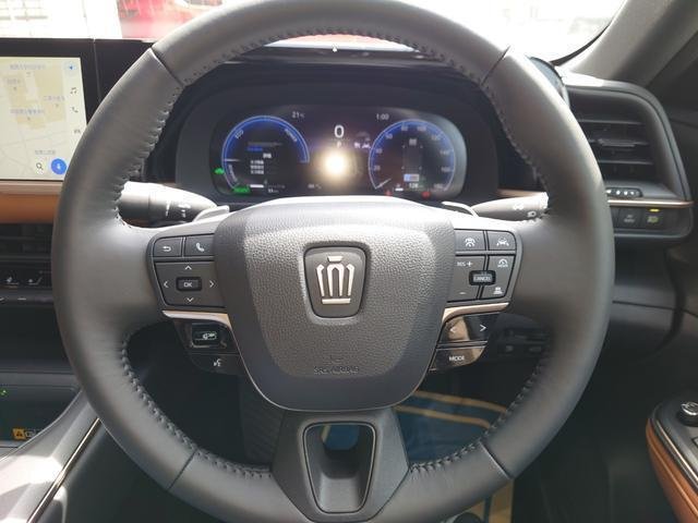 
								TOYOTA CROWN CROSSOVER full									